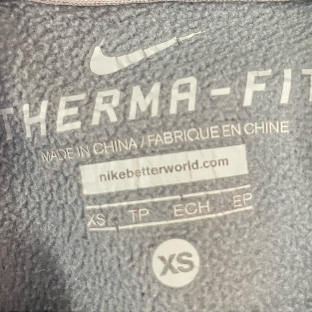 Nike sweatshirt women’s xs therma-fit. Grey and purple long sleeved sweatshirt. - Picture 3 of 3